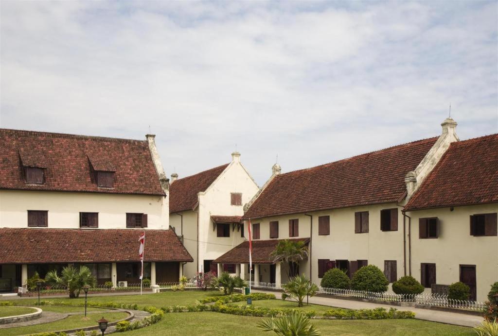 Hotel Astra Novilia Makassar Exterior photo