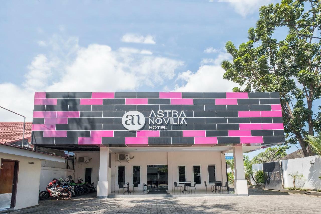 Hotel Astra Novilia Makassar Exterior photo